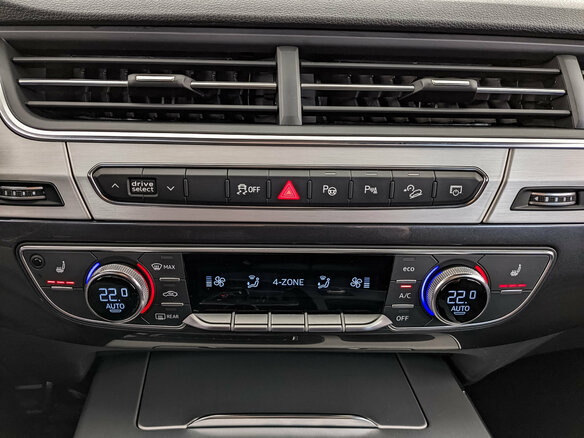 2019 Audi Q7 45 TDI II (4M) Рестайлинг, белый, 4850000 рублей - вид 29