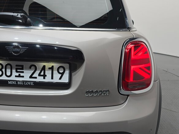 2022 Mini Hatch Cooper III (F55/F56) Рестайлинг 2, серый, 1927000 рублей - вид 9
