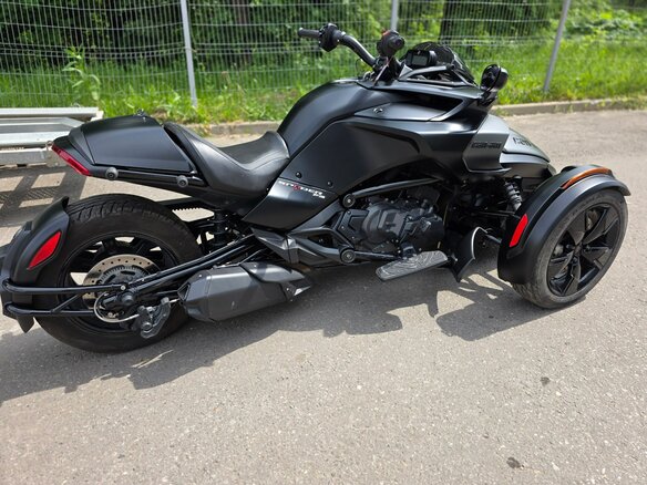 2023 BRP Can-Am Spyder, чёрный, 1850000 рублей - вид 1