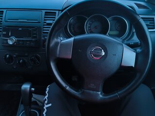 2005 Nissan Tiida Latio I, белый, 420000 рублей, вид 4