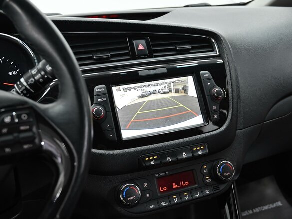 2017 Kia Ceed II Рестайлинг, белый, 1345000 рублей - вид 8