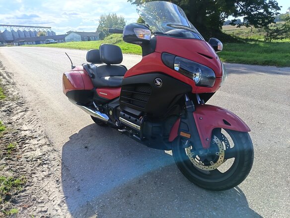 2013 Honda GL 1800 Gold Wing, красный, 974000 рублей - вид 1