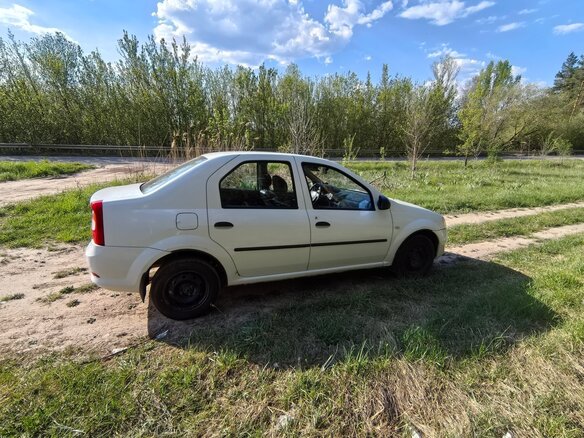 2012 Renault Logan I Рестайлинг, белый, 399000 рублей - вид 3