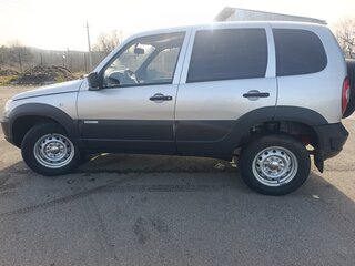 2013 Chevrolet Niva I Рестайлинг, серебристый, 650000 рублей, вид 5