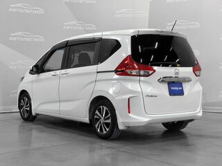 2017 Honda Freed II, белый, 1380000 рублей, вид 3