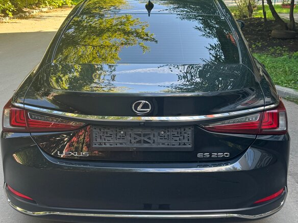 2020 Lexus ES 250 VII, чёрный, 3700000 рублей - вид 3