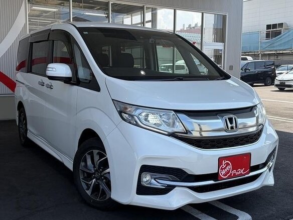 2017 Honda Stepwgn Spada V Рестайлинг, белый, 1510000 рублей - вид 2