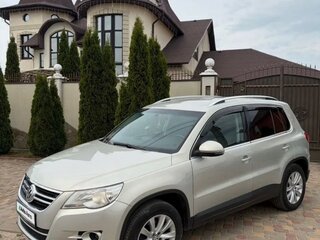 2010 Volkswagen Tiguan I, серебристый, 1050000 рублей, вид 2