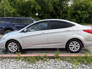 2013 Hyundai Solaris I, серый, 620000 рублей, вид 4