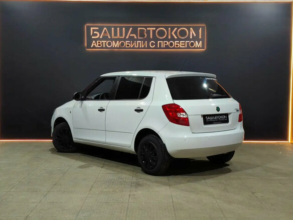 2011 Skoda Fabia II Рестайлинг, белый - вид 5
