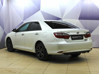 2016 Toyota Camry VII (XV50) Рестайлинг, белый, 1699000 рублей, вид 3