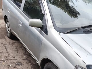 2000 Toyota Platz, серебристый, 245000 рублей, вид 2