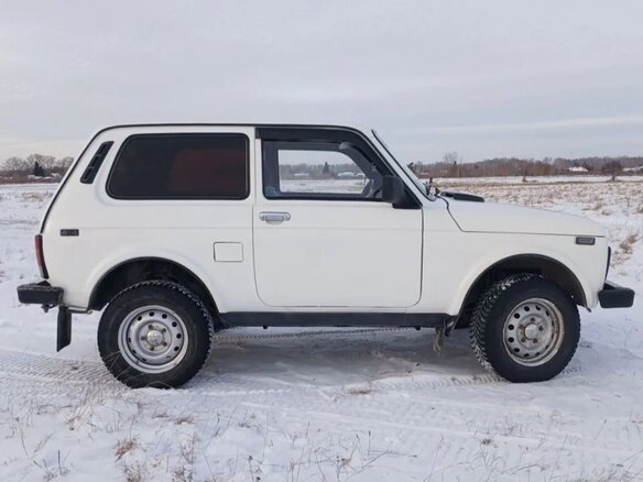 2000 Lada (ВАЗ) 2121 (4x4) I Рестайлинг, белый, 350000 рублей - вид 2