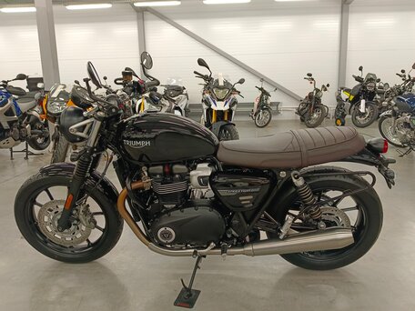 2023 Triumph Speed Twin, чёрный, 960000 рублей, вид 4