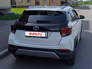 2022 Toyota Yaris L X XP150 Рестайлинг, белый, 1870000 рублей, вид 2
