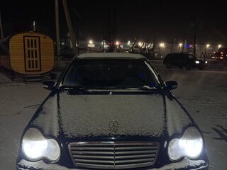 2001 Mercedes-Benz C-Класс 240 II (W203), синий, 950000 рублей, вид 1