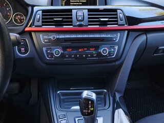 2013 BMW 3 серии 320i xDrive VI (F3x), чёрный, 1400000 рублей, вид 2