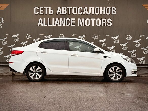 2017 Kia Rio III Рестайлинг, белый, 975000 рублей - вид 8