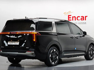 2023 Kia Carnival IV Рестайлинг, чёрный, 5500000 рублей, вид 2
