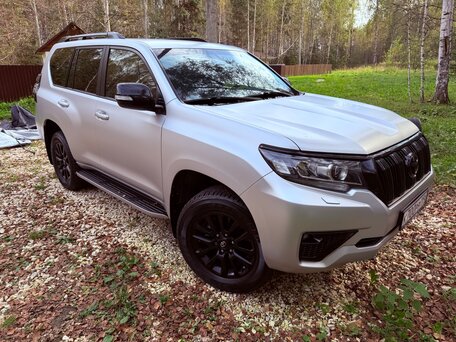 2021 Toyota Land Cruiser Prado 150 Series Рестайлинг 3, серебристый, 6700000 рублей, вид 3