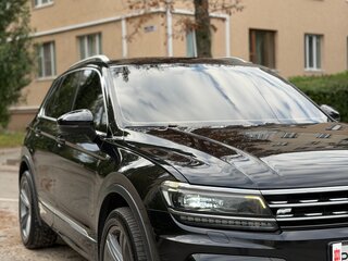 2018 Volkswagen Tiguan II, чёрный, 2890000 рублей, вид 3
