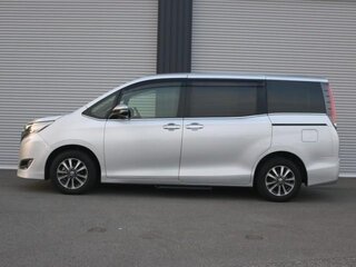 2020 Toyota Esquire I Рестайлинг, серебристый, 1968000 рублей, вид 4