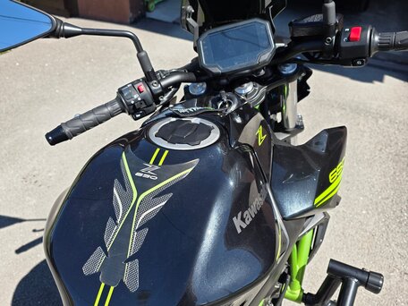 2020 Kawasaki Z 650, чёрный, 780000 рублей, вид 2