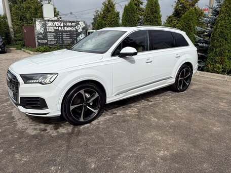 2021 Audi Q7 45 TDI II (4M) Рестайлинг, белый, 6000000 рублей, вид 4