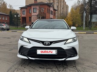 2023 Toyota Camry VIII (XV70) Рестайлинг, белый, 3200000 рублей, вид 2