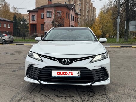 2023 Toyota Camry VIII (XV70) Рестайлинг, белый, 3150000 рублей, вид 2