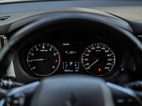 2019 Mitsubishi Outlander III Рестайлинг 3, белый, 1849000 рублей, вид 5