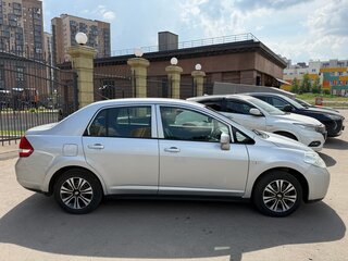 2009 Nissan Tiida Latio I, серебристый, 700000 рублей, вид 2
