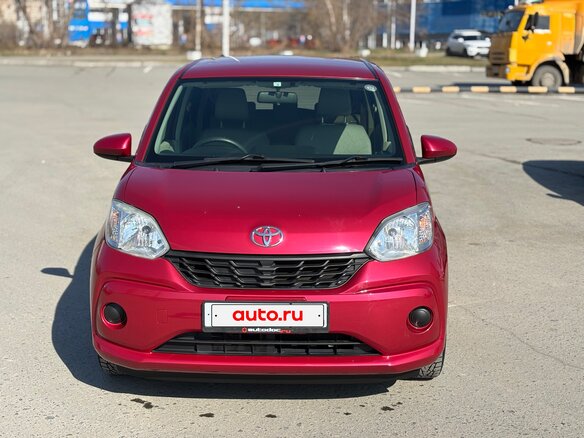 2016 Toyota Passo III, красный - вид 1