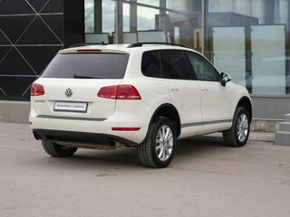 2011 Volkswagen Touareg II, белый, 1750000 рублей, вид 5