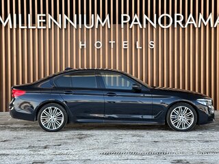 2019 BMW 5 серии 530d xDrive VII (G30/G31/G38), чёрный, 4090000 рублей, вид 3