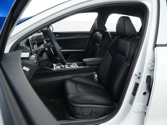 2026 Kia K5 III Рестайлинг, белый - вид 9