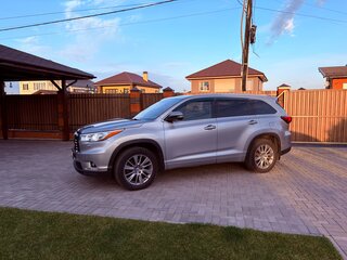 2014 Toyota Highlander III (XU50), серебристый, 2050000 рублей, вид 3