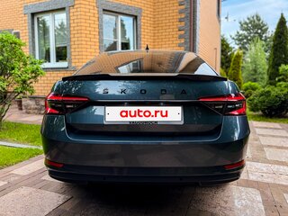2021 Skoda Superb III Рестайлинг, серый, 2500000 рублей, вид 4