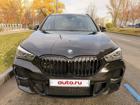 2020 BMW X1 20i xDrive II (F48) Рестайлинг, чёрный, 3387000 рублей, вид 2