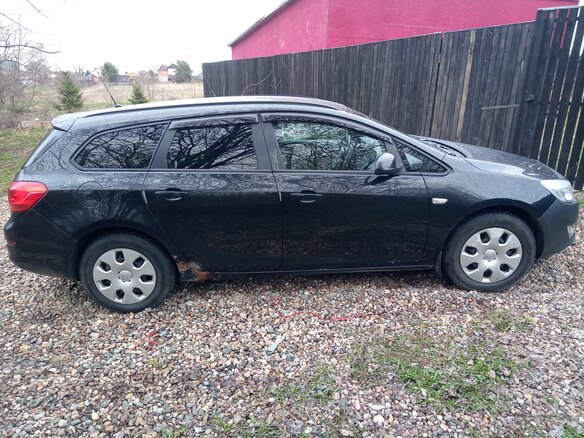 2012 Opel Astra J Рестайлинг, чёрный, 550000 рублей - вид 3