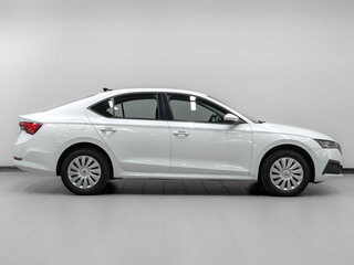 2021 Skoda Octavia IV (A8), белый, 2415000 рублей, вид 4