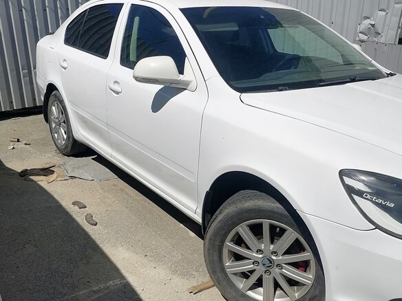 2012 Skoda Octavia II (A5) Рестайлинг, белый, 511000 рублей - вид 2