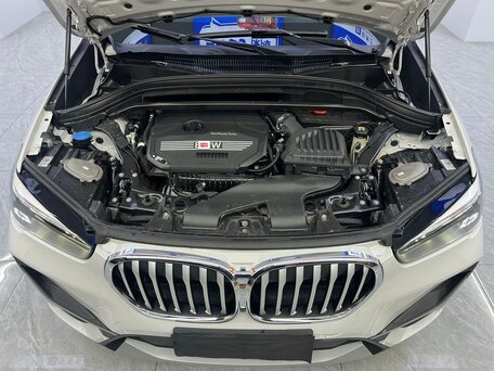 2022 BMW X1 28i sDrive II (F48) Рестайлинг, белый, 2800000 рублей, вид 2
