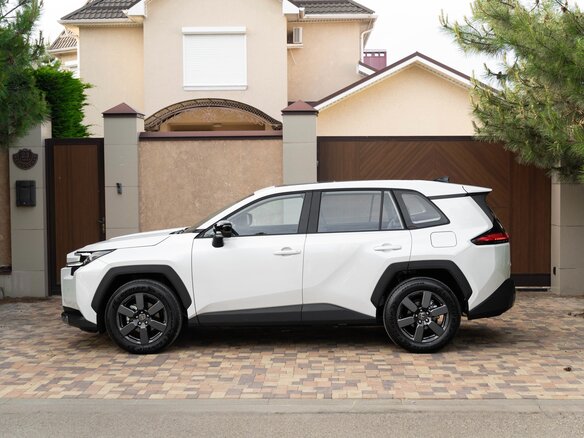 2026 Toyota RAV4 VI (XA60), белый - вид 3