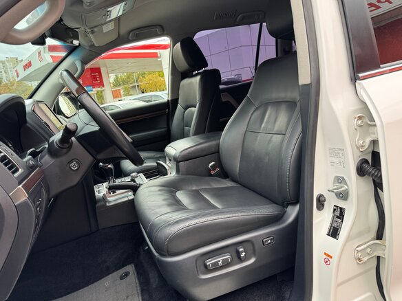 2015 Toyota Land Cruiser 200 Series Рестайлинг 2, белый, 5750000 рублей - вид 9