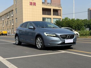 2018 Volvo V40 II Рестайлинг, голубой, 1300000 рублей, вид 3