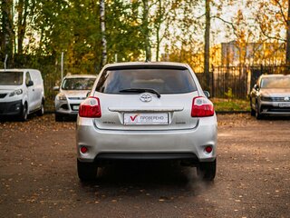 2011 Toyota Auris I Рестайлинг, серебристый, 955000 рублей, вид 4