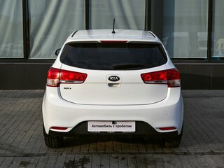 2016 Kia Rio III Рестайлинг, белый, 1085000 рублей, вид 4