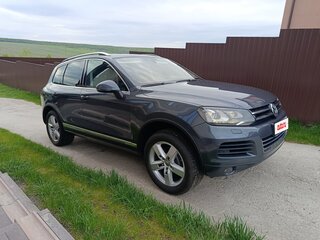 2011 Volkswagen Touareg II, серый, 1570000 рублей, вид 4