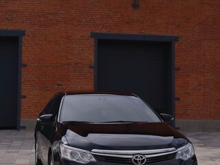 2014 Toyota Camry VII (XV50) Рестайлинг, чёрный, 2150000 рублей, вид 2
